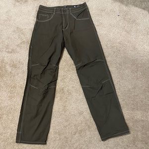 Like new never worn kuhl pants